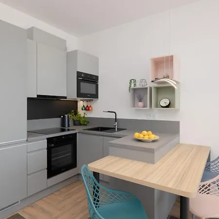 Porta Mare Sea View By Renters Prestige Apartment *